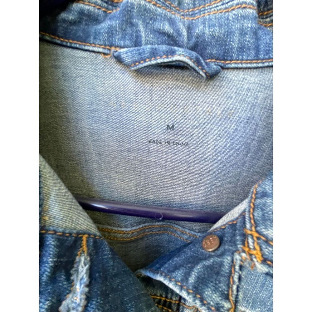 Aeropostale size M denim jacket. Lightly distressed. - Picture 4 of 8